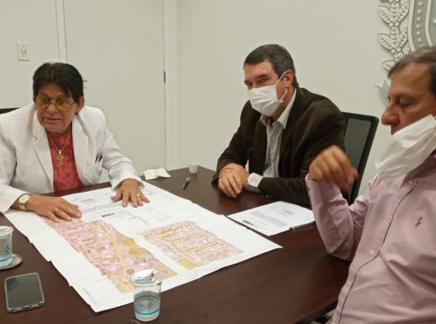 Prefeito de Mundo Novo assinou convênios de R$ 2 milhões para asfalto na Rio Branco e no Universitário