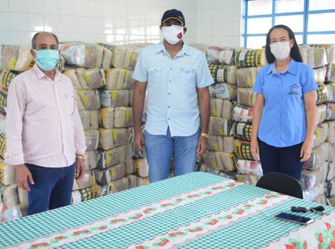 Em Eldorado parceria entre prefeitura e Governo garante entrega de cestas básicas