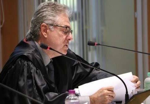 Vítima de violência doméstica, mulher é desobrigada de pagar pensão ao ex