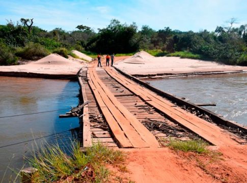 Ministra Tereza Cristina comemora construção de duas pontes de concreto em Amambai
