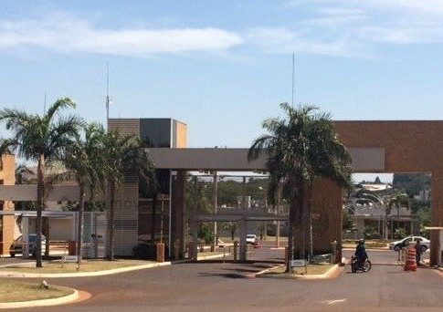 Em um dia, mulher infectada por coronavírus saiu e entrou oitos vezes de condomínio de luxo
