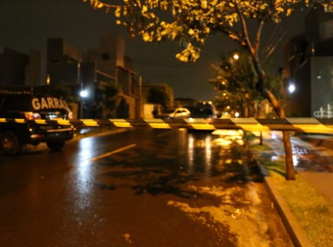 Delegado estava em carro com filha em tentativa de assalto que terminou com ladrão morto