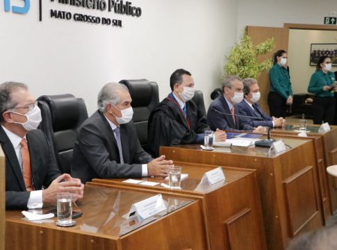 Governador Reinaldo e deputado Paulo Corrêa prestigiam posse do novo Procurador-Geral de Justiça