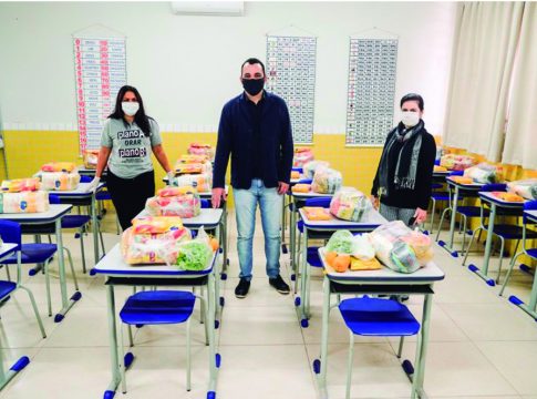 Guaíra entrega 3.487 kits de merenda escolar para alunos da Rede Municipal