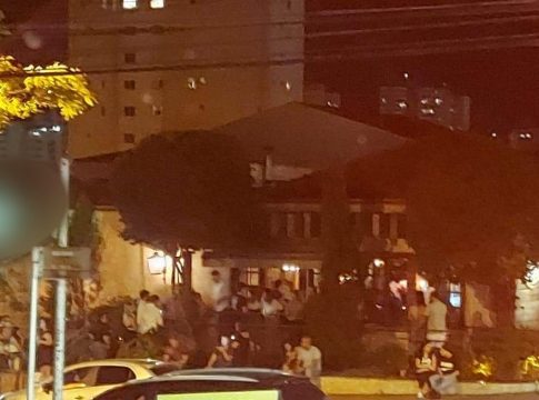 E a pandemia? Bares, restaurantes e casas de show lotam em noite do Dia dos Namorados