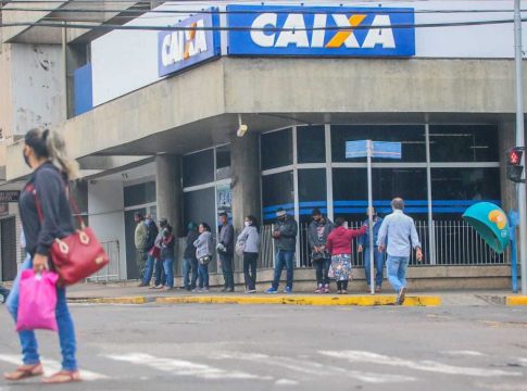 Caixa faz nesta quarta-feira pagamentos do auxílio emergencial para 2 grupos