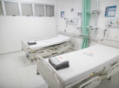A cada internação por covid-19 em MS, uma pessoa vai parar na UTI