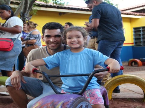 Pais adotivos têm licença-paternidade de cinco dias em MS