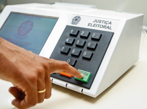 TSE e Congresso decidem adiar 1º turno das eleições para 15 de novembro