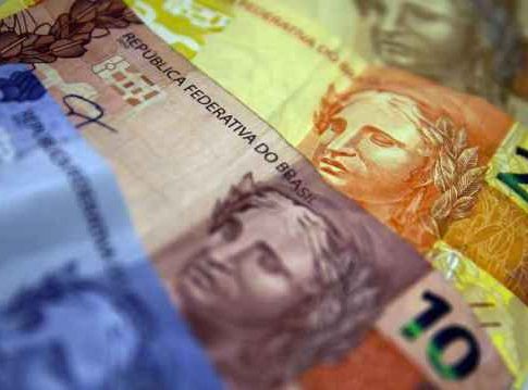 Servidores estaduais terão salários depositados nesta quinta, com saque disponível na sexta-feira
