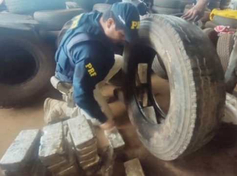 Caminhão com 71,7 Kg de cocaína escondida nos pneus é apreendido em Terenos