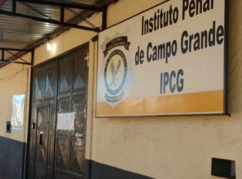 Varredura em presídio da Agepen flagra desde celulares até R$ 10 mil embaixo de colchão de preso