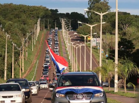 Com mais de mil pessoas, carreata pede atenção aos trabalhadores na fronteira