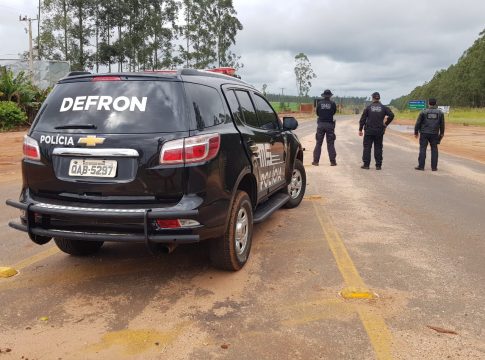 Polícia prende 3 homens carimbando 2 t de carne imprópria para consumo