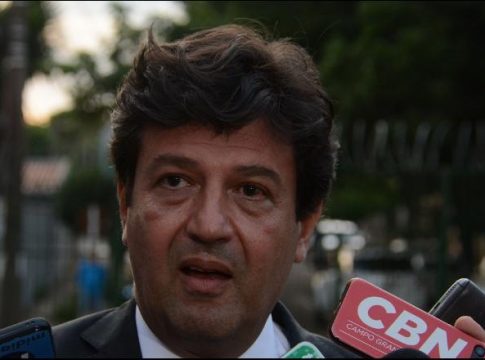 ‘Que agora pense nos mais pobres’, diz Mandetta sobre teste positivo de Bolsonaro