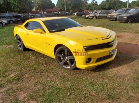 Camaro amarelo apreendido em ação contra tráfico é vendido a R$ 88 mil em leilão