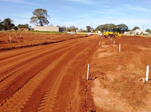 Itaquiraí prepara terraplenagem para construção de mais 26 casas no Ipê