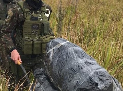 Exército apreende quase cem quilos de maconha em Guaíra