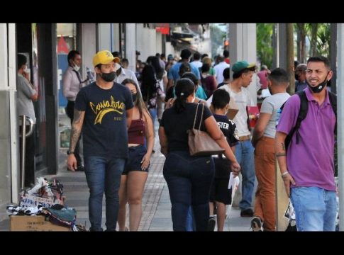Jovens representam maior parcela de infectados que idosos