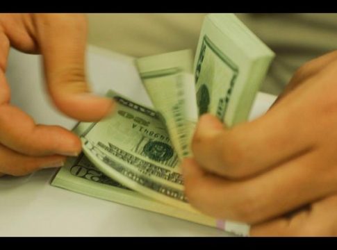 Dólar tem terceira queda seguida e cai a R$ 5,11