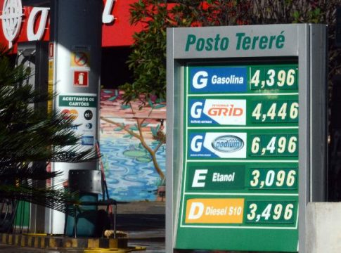 Gasolina aumenta R$ 0,35 em um mês na Capital
