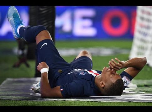 Mbappé torce o tornozelo e pode desfalcar o PSG
