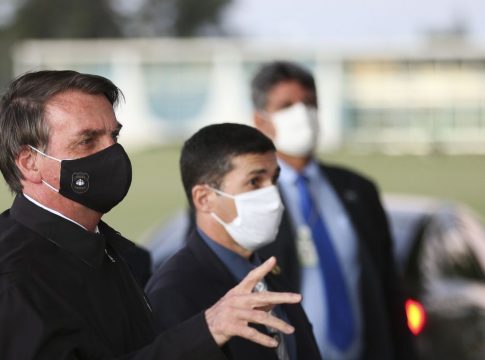 Juiz do DF obriga Bolsonaro a usar máscara
