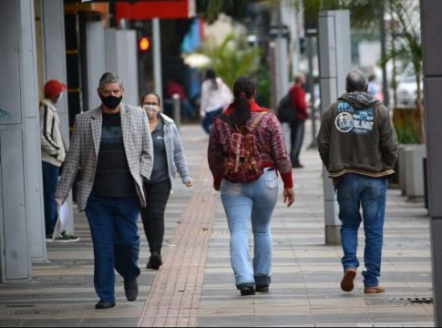 Cultura imediata pode explicar baixos índices de isolamento, diz psicóloga