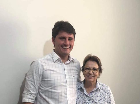 Parceria entre Thalles e ministra Tereza garante escavadeira para Itaquiraí
