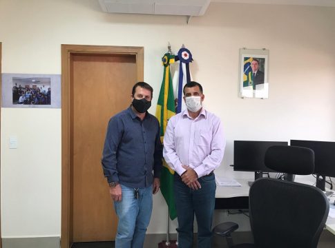 Prefeito Carlinhos pede na Funasa caminhão coletor para Tacuru