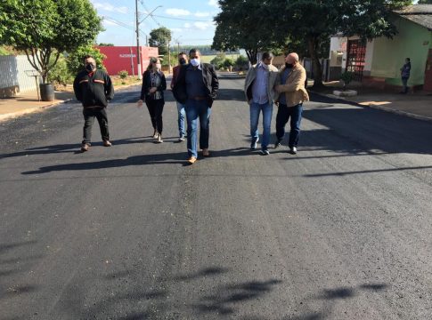 Prefeito Léo quer entregar mandato com 80% das ruas pavimentadas e 90% das atuais recapeadas