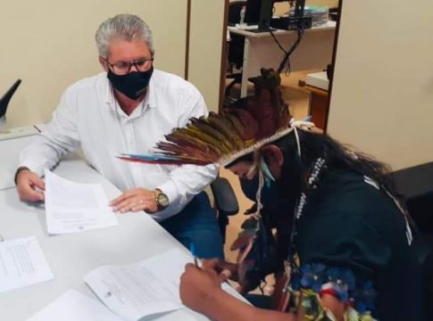 Prefeito Paulão assina Termo para instalar Delegacia em Japorã