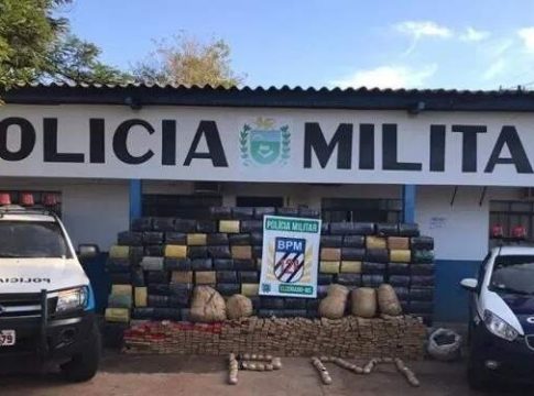 Fazendeiro chama a polícia após peão encontrar 4 toneladas de maconha
