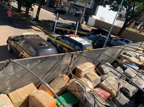 Caminhoneiro contratado por R$ 100 mil é preso com 22 toneladas de maconha