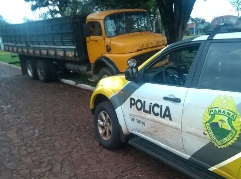Caminhão com placas falsas de Toledo é apreendido em Dr. Oliveira Castro
