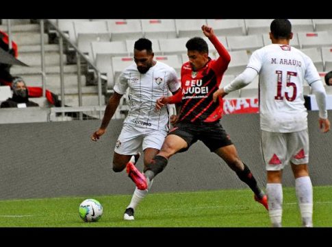Com gol contra, Flu ganha por 1 a 0 e impõe a 3ª derrota seguida ao Athletico-PR