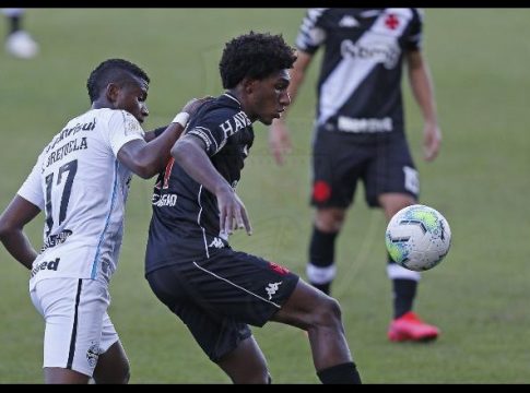 No Rio, Vasco empata sem gols contra o Grêmio e perde a liderança do Brasileirão