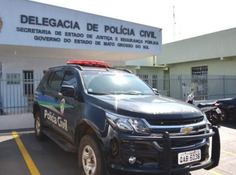 Mulher é socorrida em estado grave após ser esfaqueada pelo namorado