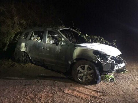 Carro cheio de maconha capota e pega fogo após perseguição na BR-163