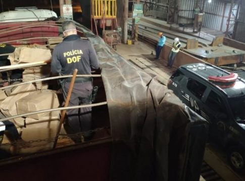 Caminhoneiro foge e abandona carreta com mais de 17 toneladas de maconha em cidade de MS