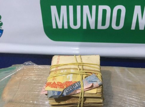 PM apreende 28 quilos de maconha, dinheiro e motocicleta adulterada