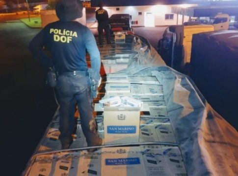 MUNDO NOVO: Polícia barra mais uma carreta com 50 mil pacotes de cigarros contrabandeados do Paraguai