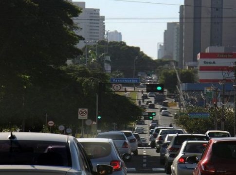 Em mês de licenciar veículos com placa final 9, Detran explica como obter o documento pela internet