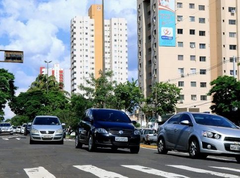 Em mês de licenciar veículos com placa final 9, Detran explica como obter o documento pela internet