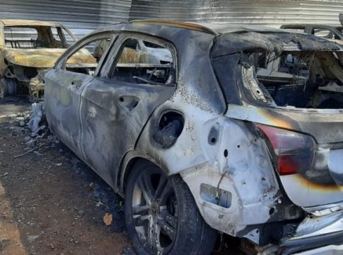 Incêndio em oficina destrói 27 carros e deixa prejuízo de mais de R$ 2 milhões em Campo Grande