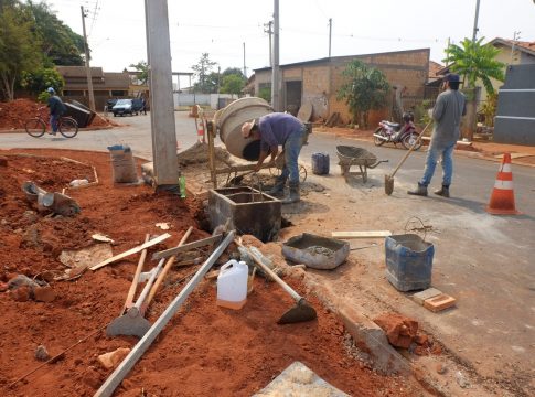 Asfalto da Vila Nova foi concluído e empresa já iniciou construção de calçadas em bairros