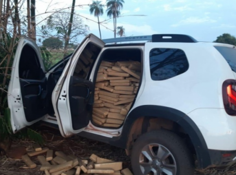 Em carro furtado, jovem é preso transportando maconha avaliada em R$ 1 milhão
