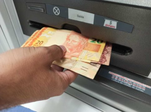 Saque do auxílio é liberado para nascidos em dezembro e grupo do Bolsa Família