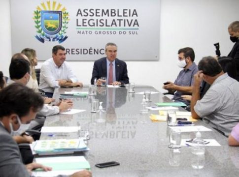 Governo mantém piso salarial para 20 horas e garante concurso para professores