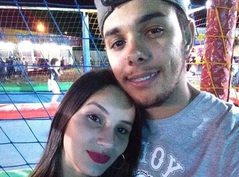Casal de 23 anos morreu em carro esmagado por carreta e criança sobreviveu
